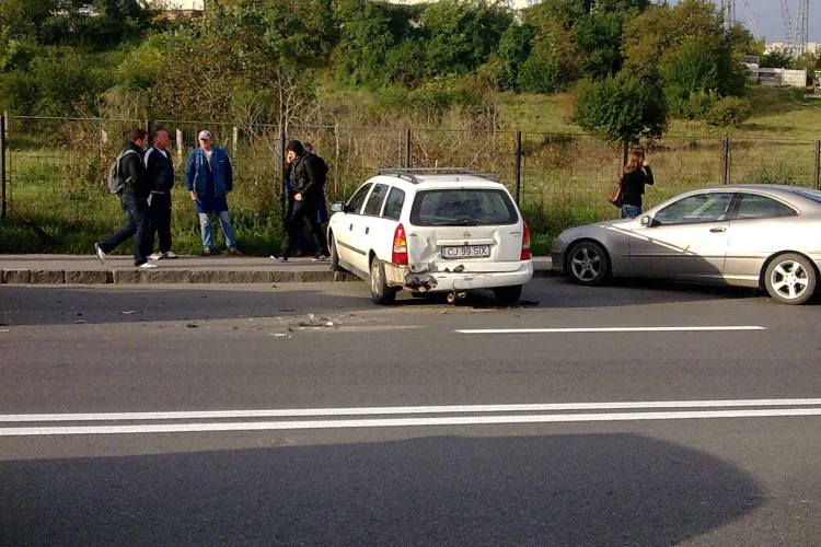 Accident in fata la Facultatea de Stiinte Economice Cluj