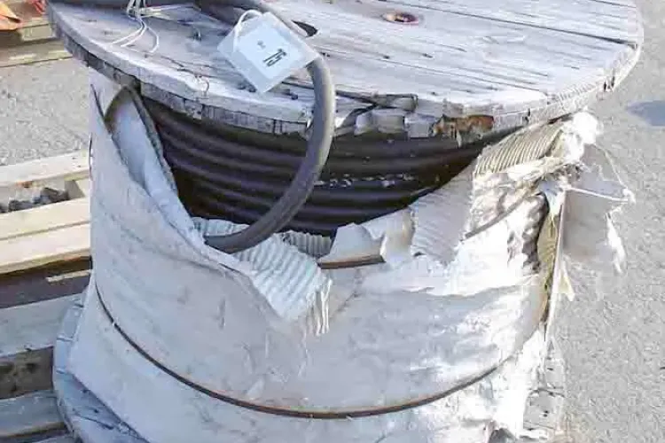 Doi hoti de cablu au fost prinsi de politisti la Gherla