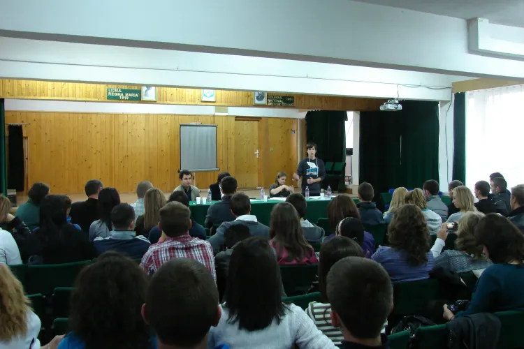 80 de elevi clujeni au dezbatut oportunitatea legalizarii consumului de droguri