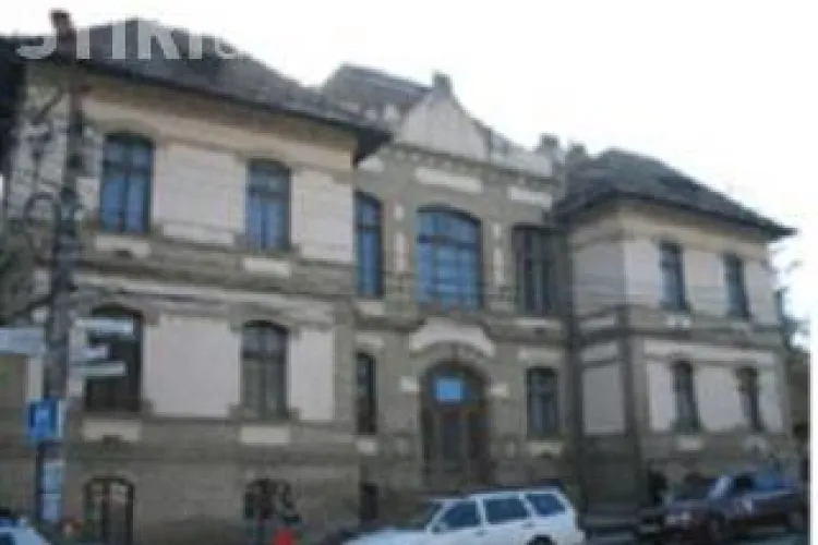 Tentativa de sinucidere la Clinica de Psihiatrie din Cluj! Un pacient s-a aruncat pe geamul de la baie