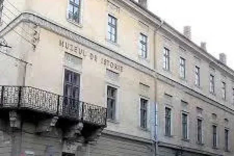 Percheziții la două muzee din Cluj și Bistriția. Este vizat traficul de patrimoniu