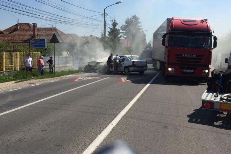 Accident în Florești! O mașină a luat FOC - FOTO