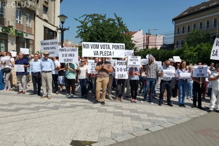 PNL Cluj a ieșit în stradă. Se cere desimia lui Ponta - FOTO