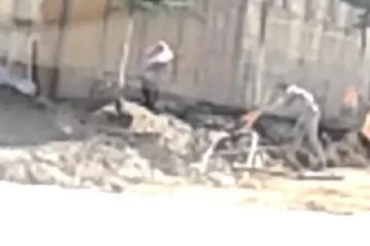 Cei mai leneși muncitori sunt pe strada Avram Iancu! Cum reușesc să dea DOI la o lopată - VIDEO