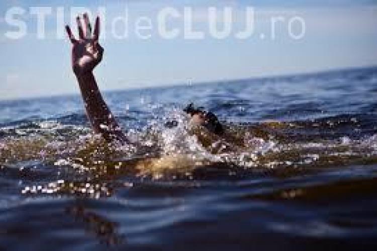 Un adolescent de 16 ani și-a găsit sfârșitul într-un lac din Cluj. Scafandrii au recuperat trupul