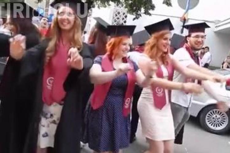 Dans al absolventelor de la UBB Cluj a ajuns BĂȘCĂLIE pe Facebook - VIDEO