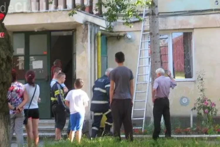 Pompierii, puși pe drumuri la Gherla din cauza fumului ieșit dintr-un apartament. Ce s-a întâmplat de fapt VIDEO