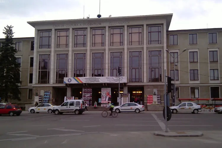 Intersecția din Piața Păcii este cea mai dezorganizată din Cluj-Napoca. VIDEO cu un exemplu