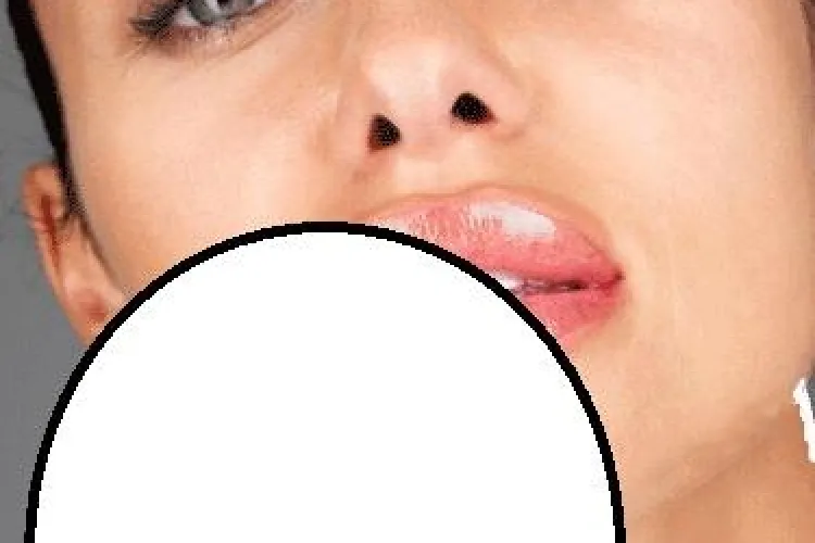 Cum își măresc unele tinere buzele. O fac singure acasă