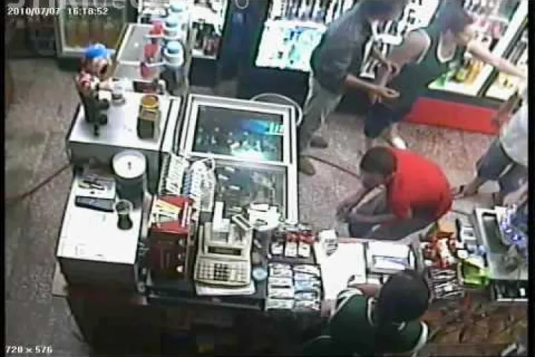 Tâlhărie la un magazin în centrul Clujului! Hoțul a agresat-o pe vânzătoare, dar a primit ce a MERITAT