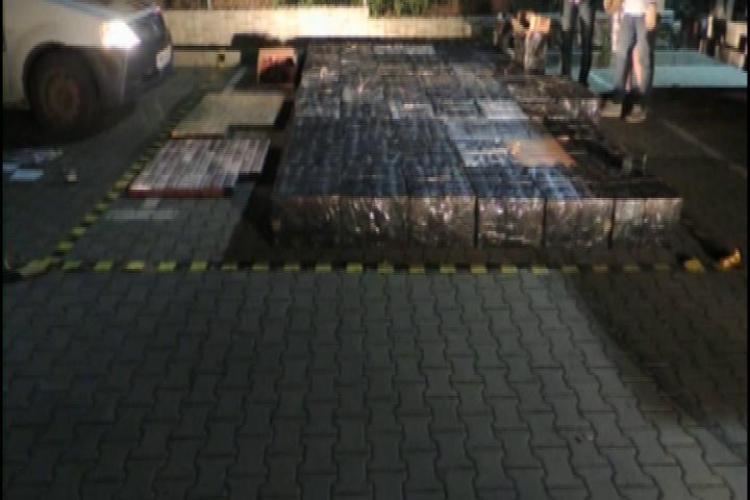 ŢIGARETE DE CONTRABANDĂ de 100.000 de euro, confiscate la Cluj. Erau ascunse ca în filme - VIDEO