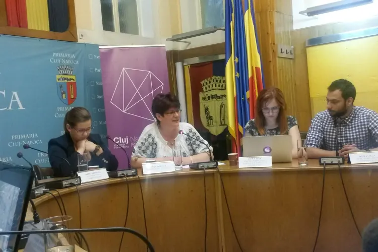 Viceprimarul Clujului, Anna Horvath, a purtat azi o IE românească - FOTO