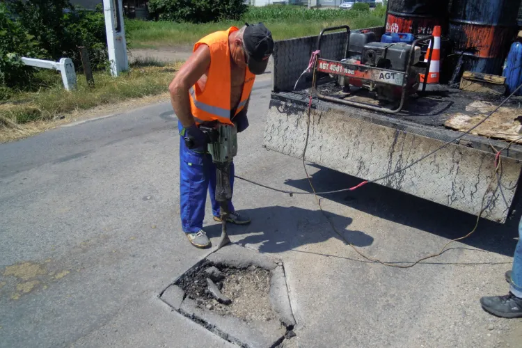 Se plombează drumul din Bonțida, pentru Festivalul Electric Castle - FOTO