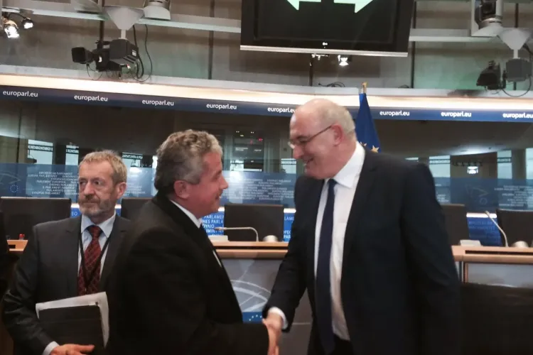 Daniel Buda: Fermierii vor primi fonduri din bugetul de dezvoltare rurală 2007-2013 și după 31 decembrie 2015