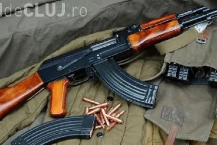 Un militar din Dej a furat o mitralieră de la unitate. Un cioban l-a văzut și a sunat repede la Poliție