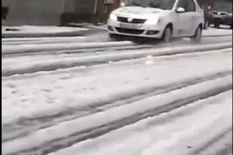 În Florești parcă a NINS cu gheață. DN 1 e acoperit cu gheață - VIDEO