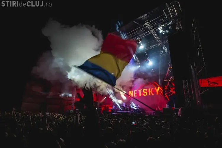 ELECTRIC CASTLE 2015 - S-au dat cu barca prin mulțimea de la festival - FOTO