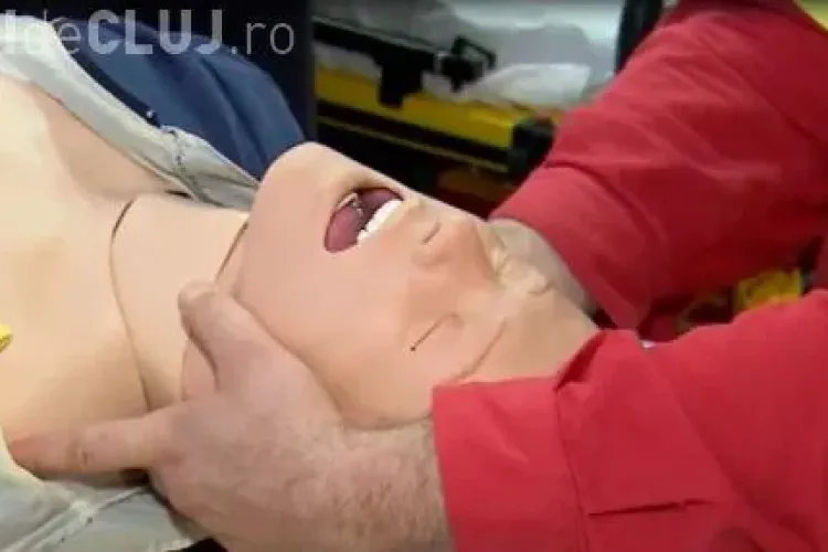 Clujenii învață de la SMURD cum să intervina in caz de infarct? Resuscitare cu ajutorul unor MANECHINE