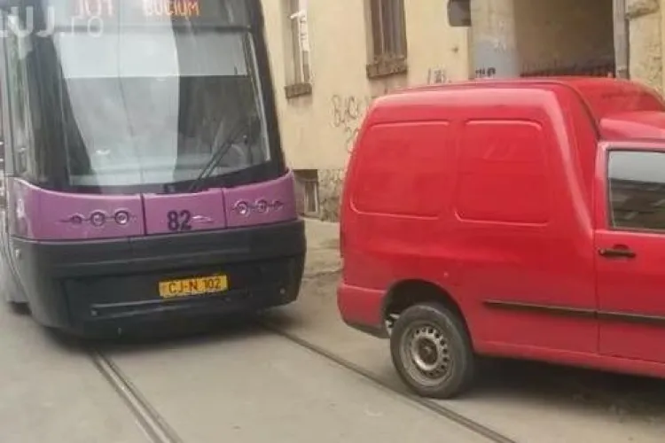 La Cluj e sport local să blochezi linia de tramvai - FOTO