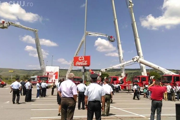 Șase autospeciale de intervenţie şi salvare de la înălţime, distribuite la ISU Cluj - FOTO