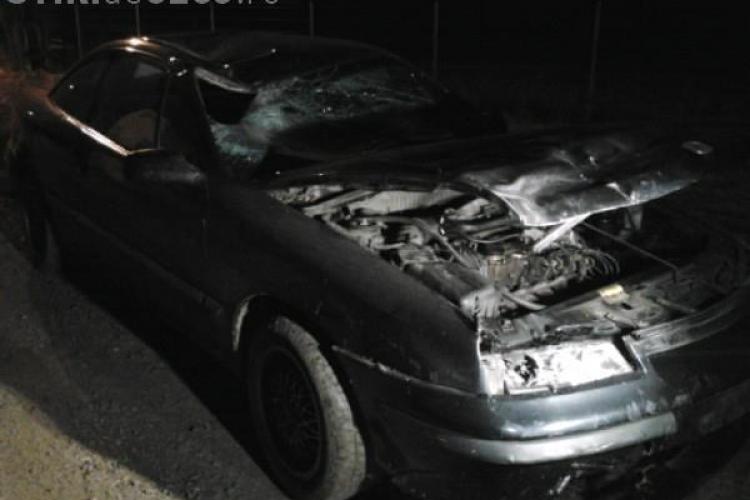 Accident cu o victimă la Cluj. O șoferiță a ajuns cu mașina într-un cap de podeț