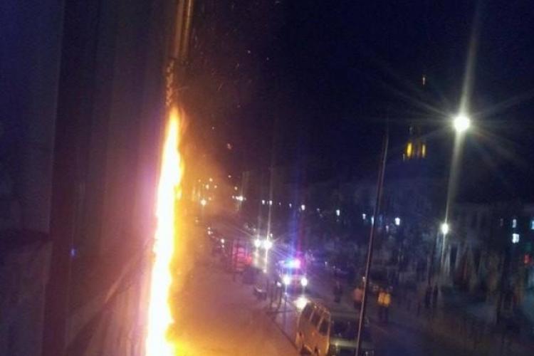 Un magazin din centrul Clujului, incendiat în timpul nopții VIDEO