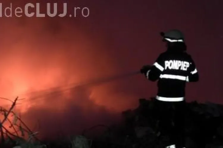 Un incendiu a cauzat panică la Toroc. Un fost pompier este suspectat că ar fi pornit focul VIDEO