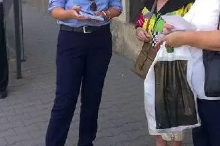 Acțiune de prevenire a furturilor din buzunar la Cluj. Polițiștii au vizat stațiile de autobuz  FOTO