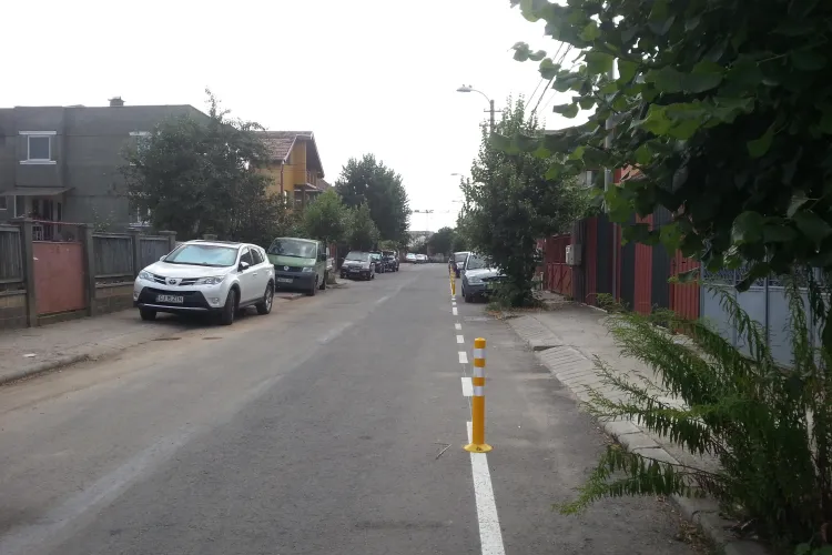 Clujeni AMENDAȚI după ce a apărut o pistă de bicicliști pe strada lor: Și noi unde PARCĂM - FOTO