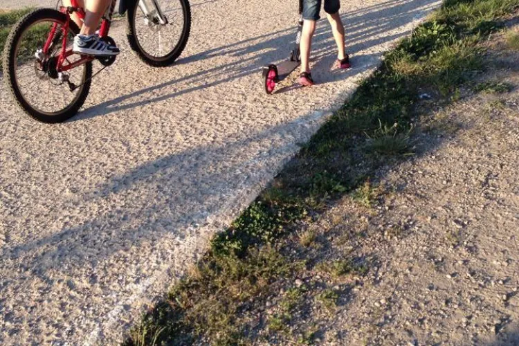Se repară pista de biciclete de pe Malul Someșului. Anumite zone sunt deja impracticabile