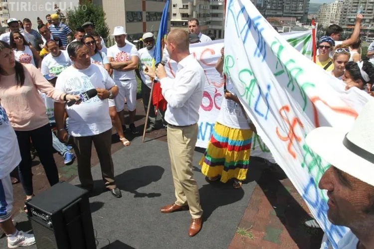 Peste 350 de romi de la Pata Rât au protestat la Cluj, împotriva rasismului