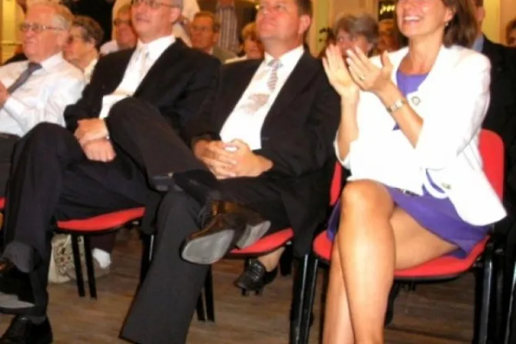 Ce vedetă o felicită pe Carmen Iohannis pentru vestimentația ei