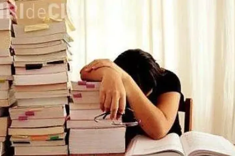 Elevă din Cluj: Directoarea m-a lăsat repetentă pentru că mă crede drogată