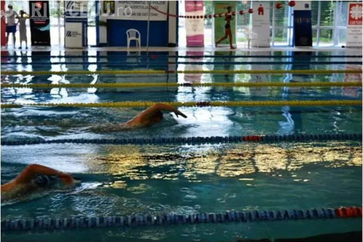 Polițiștii din Cluj înoată pentru o cauză caritabilă