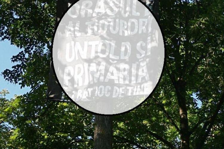 Banner anti Untold! Activiștii vor să DISTRUGĂ imaginea Untold înainte de începerea festivalului - FOTO