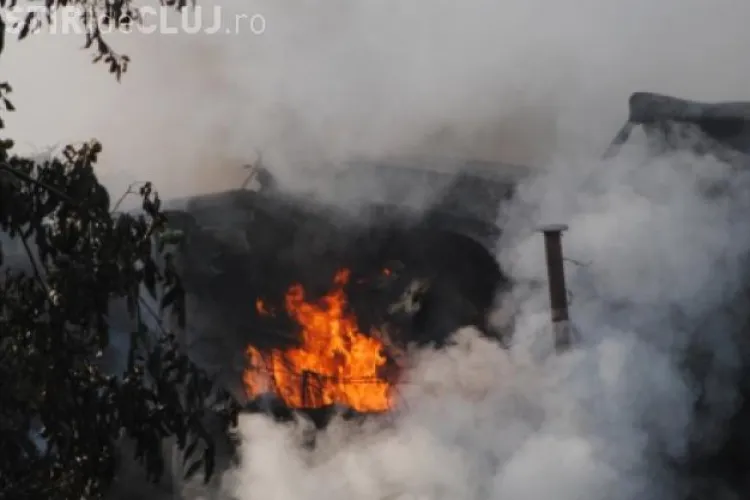 Traficul pe Aeroportul Internațional Cluj, afectat de un incendiu pe rampa de la Pata Rât