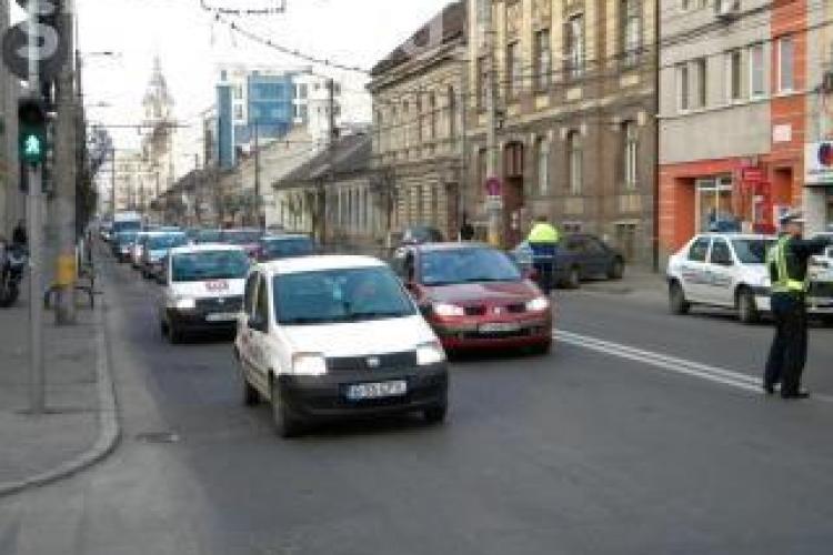 Apare un sens giratoriu pe Calea Moţilor. Este nevoie de devierea masivă a traficului