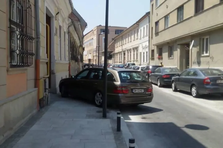 Cum și-a parcat BARCA pe o stradă din Cluj, nou finisată - FOTO