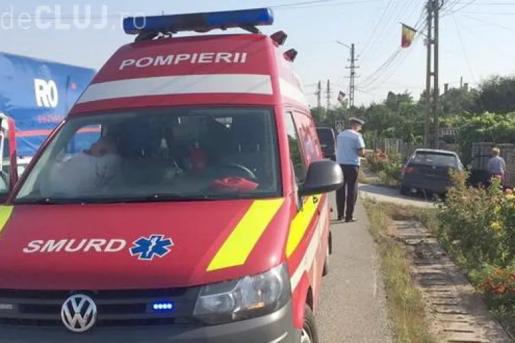 Accident pe un drum din Cluj. Un șofer a adormit la volan și s-a oprit direct într-un stâlp de electricitate FOTO/ VIDEO