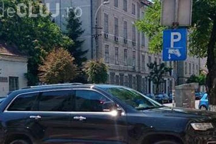 Parcare de BOSS la Cluj. Cum și-a lăsat acest șofer tancul - FOTO