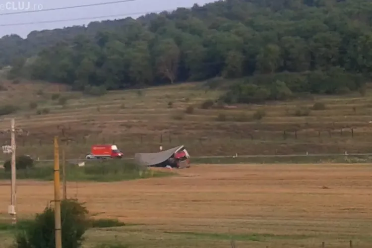 TIR răsturnat pe varianta Vâlcele Apahida FOTO