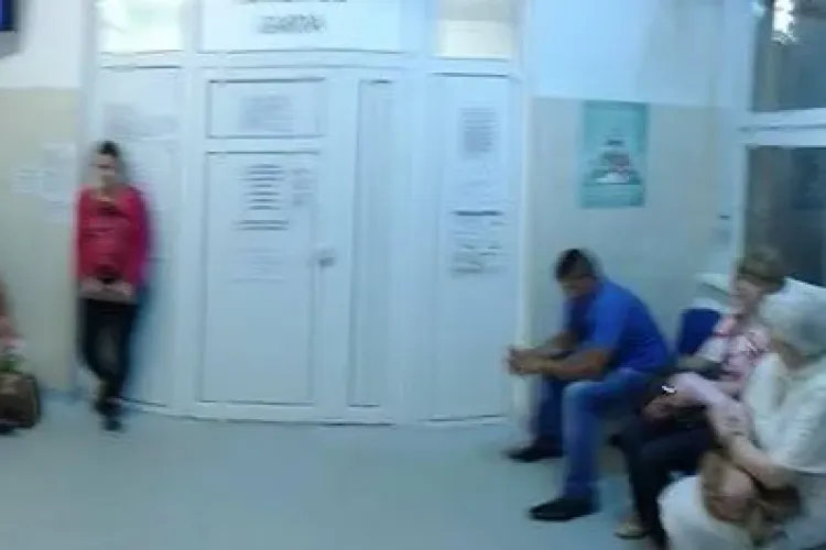 La Contagioase Cluj, oamenii sunt ținuți la ușă sau trimiși la plimbare - FOTO