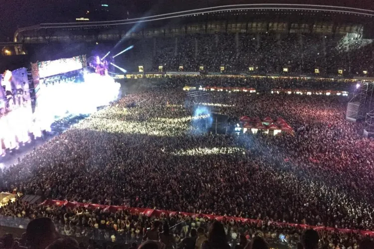 Pensionarii din jurul stadionului DORM acum, după terminarea Untold. Citește scrisoarea unuia