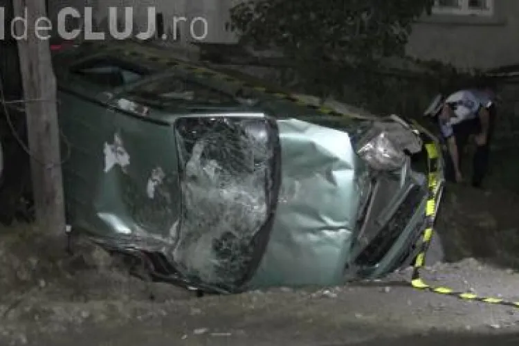 Accident spectaculos la intrare în Dej. Un șofer începător, beat la volan, s-a rostogolit cu mașina VIDEO