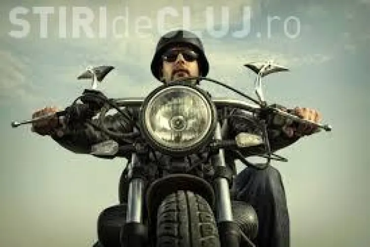 Răspunsul genial al unui motociclist, după ce a fost jignit de o femeie pe stradă