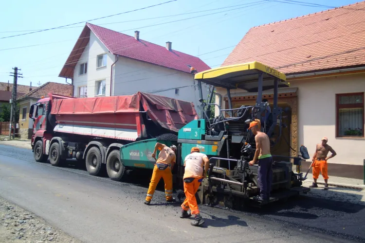 Asfaltare între Vlaha și Săvădisla, pe DJ 107M - FOTO