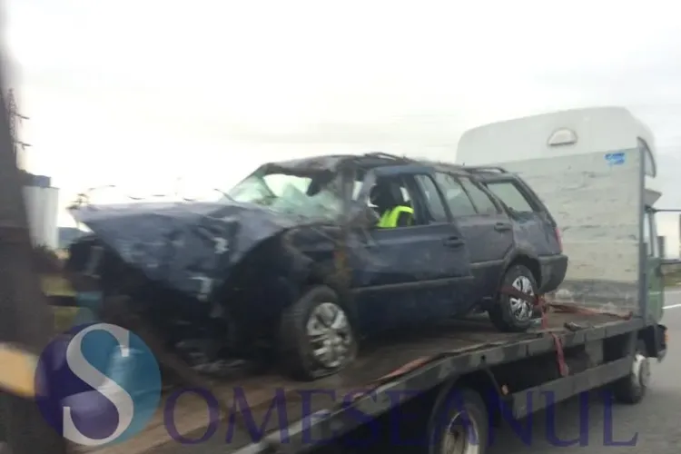 Accident grav pe un drum din Cluj. Un șofer, beat la volan. a ajuns în stare gravă la spital și și-a făcut mașina praf FOTO