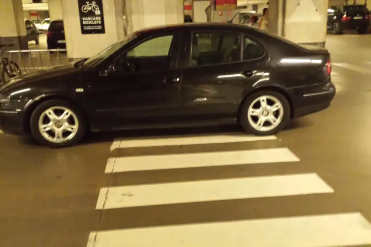 Așa parchează la Cluj șoferii care nu au BMW -uri!!! - FOTO