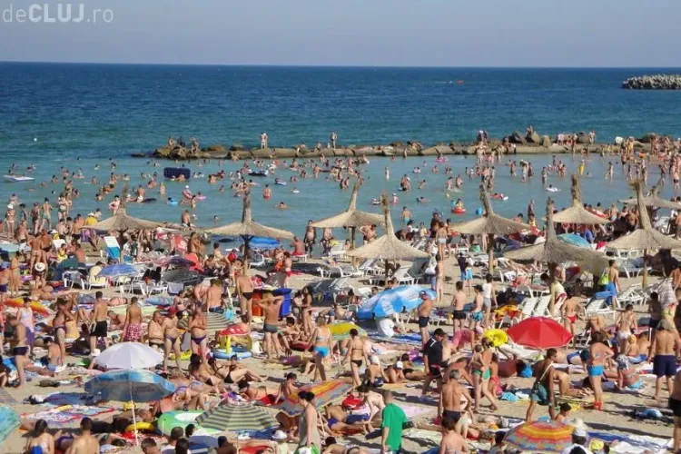 PANICĂ pe litoral! Două cadavre au fost aduse de valuri pe plajă