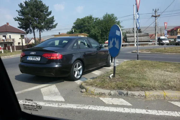 Parcare de SMECHER în sensul giratoriu din Floresti - FOTO